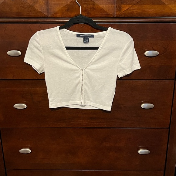 French Connection cropped tee - Picture 2 of 3